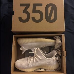 Yeezy 350 v2 size 8